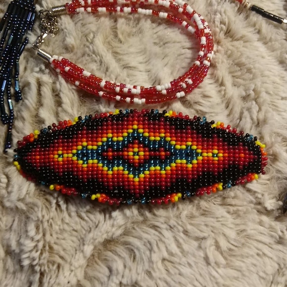 Beautiful Lot of Beaded Jewelry Multi colors - Picture 9 of 16